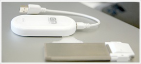 イー・モバイル 「D02HW」(上)/ウィルコム「WS008HA」(下)